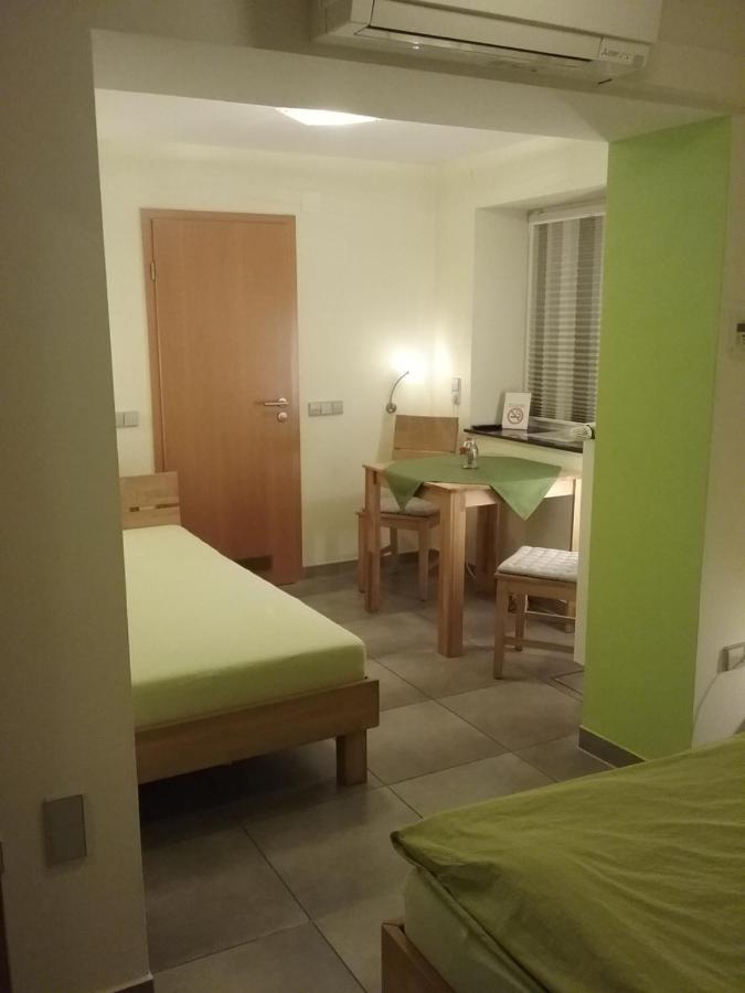Gaestezimmer , Pension Wauri Waldenbuch Экстерьер фото
