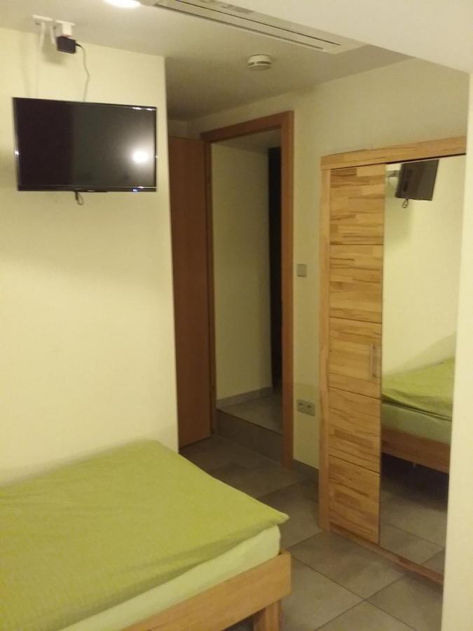 Gaestezimmer , Pension Wauri Waldenbuch Экстерьер фото