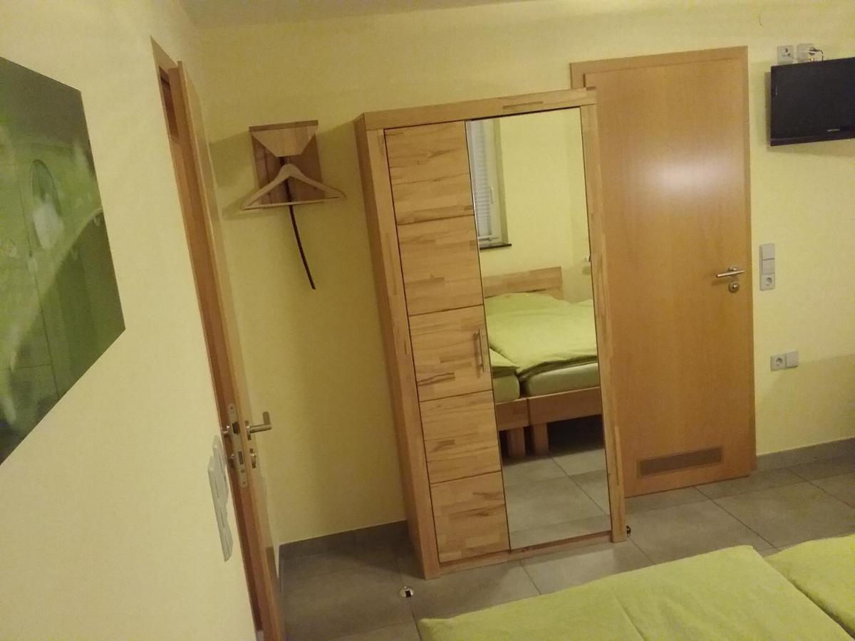 Gaestezimmer , Pension Wauri Waldenbuch Экстерьер фото