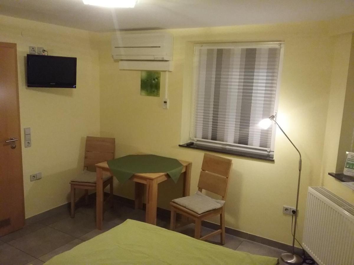 Gaestezimmer , Pension Wauri Waldenbuch Экстерьер фото